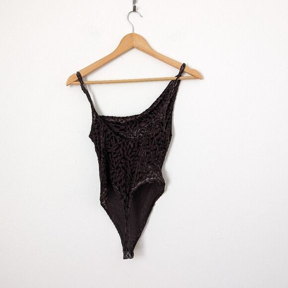 Out From Under UO black brown nude velvet geo pattern one shoulder bodysuit - Picture 6 of 7